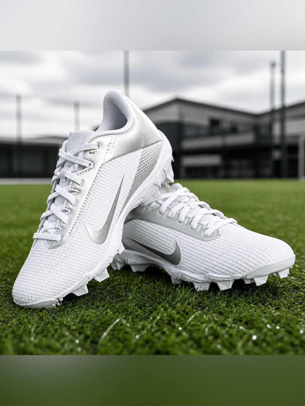 NWOB NIKE Vapor Edge Shark 2 Youth Boys Football Cleats White Silver - Size 4.5Y